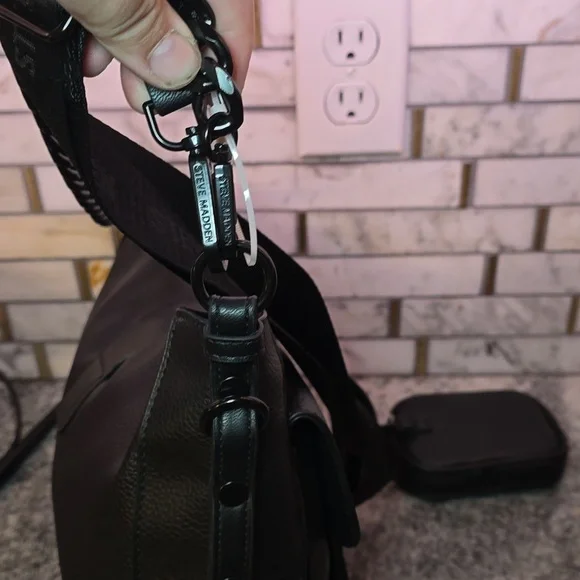 Steve Madden Black Pebbled Leather Crossbody Bag with Strap Pouch - Picture 4 of 10